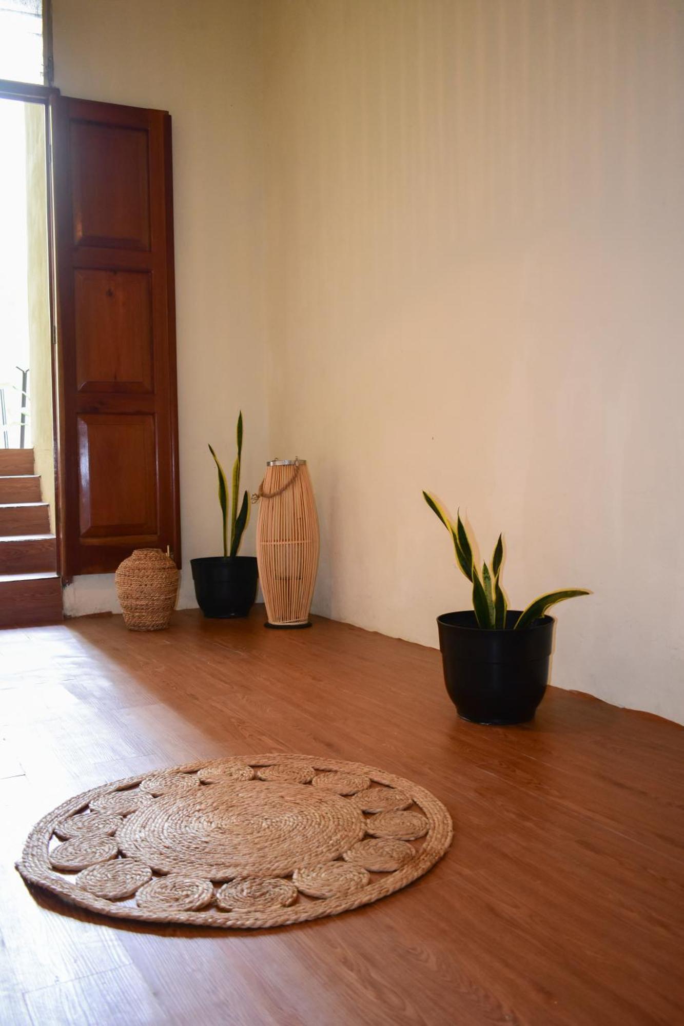 Casa Ana, Island